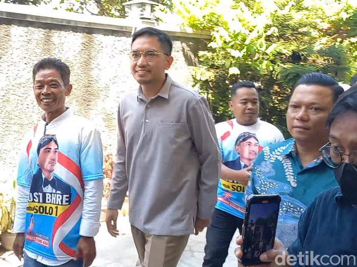 KGPAA Mangkunegara X Bhre Cakrahutomo Wira Sudjiwo, atau akrab disapa Gusti Bhre saat bersama relawan.