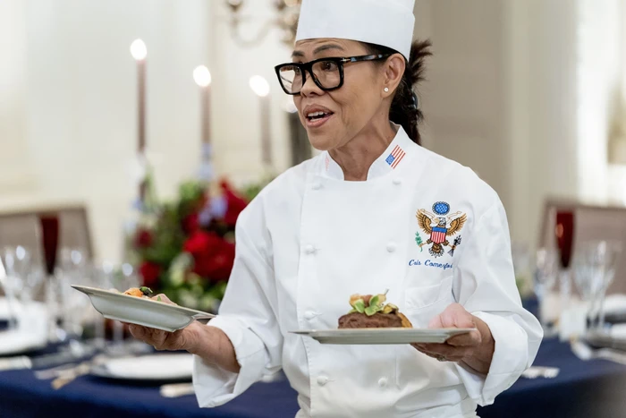 Hampir 30 Tahun Layani 5 Presiden Amerika, Chef Gedung Putih Ini Pensiun