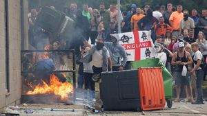 Inggris Memanas, Demo Anti-Imigran Berujung Ricuh