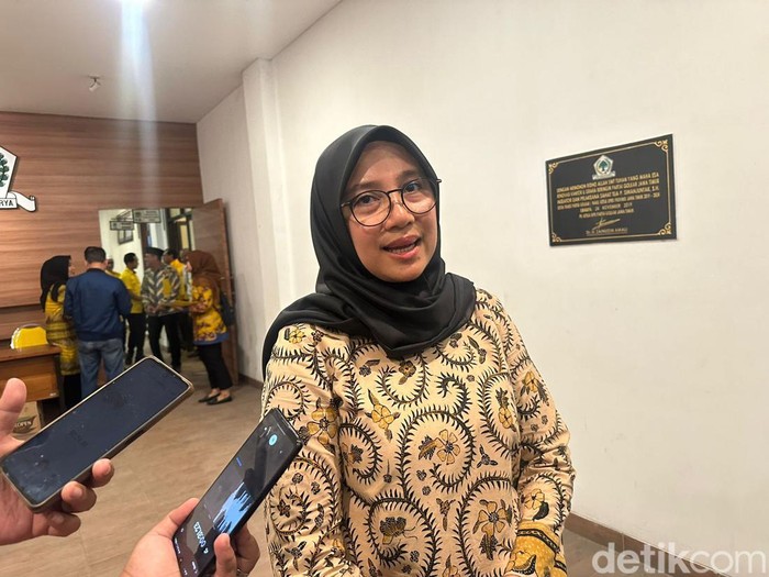 Ipuk Fiestiandani usai menerima rekom Golkar di Pilbup Banyuwangi 2024