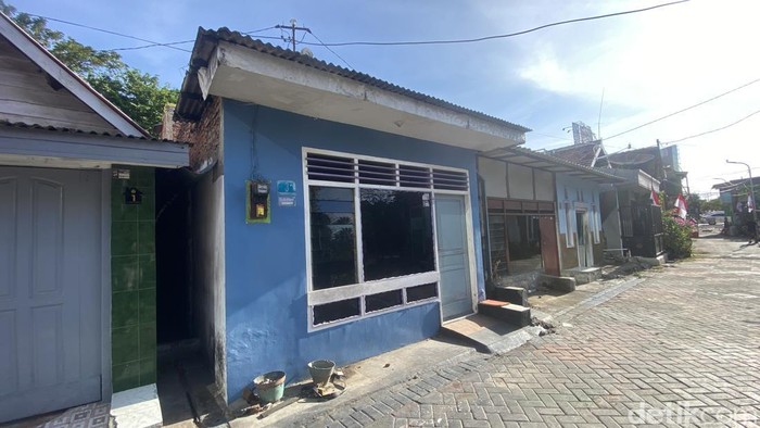 Kampung Jemur Gayungan I yang berada di Bundaran Taman Pelangi, Surabaya terpantau sangat sepi.