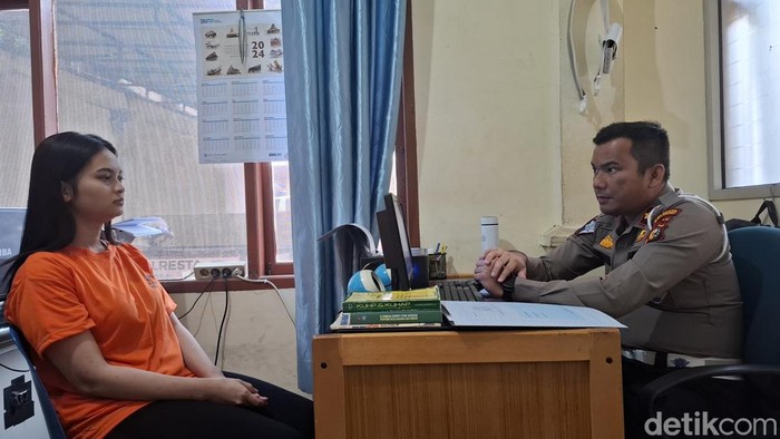 Kasat Lantas saat memeriksa pelaku usai kecelakaan