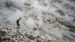 Wisata Asap Belerang di Kawah Candradimuka Gunung Lawu