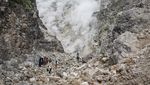Wisata Asap Belerang di Kawah Candradimuka Gunung Lawu