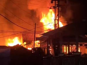 Kebakaran Rumah di Minahasa Diduga Akibat Korsleting Saat Ngecas HP
