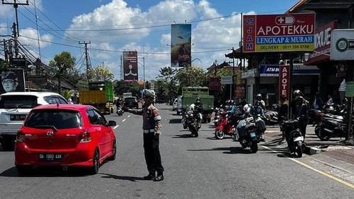 Lokasi dua pemotor bersenggolan di Jalan Denpasar-Gilimanuk, Desa Mengwitani, Badung, Senin siang (5/8/2024).