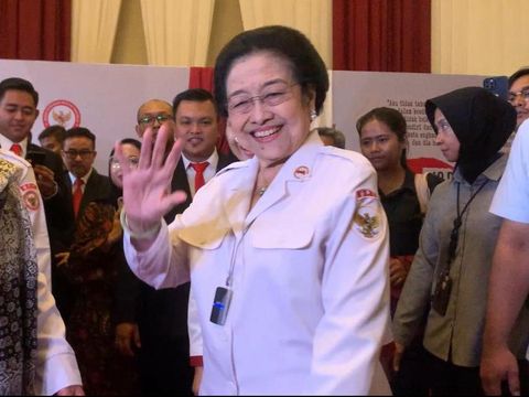 Megawati usai memberikan arahan penyerahan duplikat bendera pusaka kepada gubernur seluruh Indonesia di Balai Samudra, Kelapa Gading, Jakarta Utara, Senin (5/8/2024).