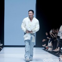 Inilah koleksi terbaru Hian Tjen mengangkat tenun songket Samba untuk Cita Tenun Indonesia [CTI], bertempat di La Piazza Fashion Tent, di Jf3 Fashion Festival 2024, Kelapa gading Jakarta, Jumat [26/7/2024]. Foto: Mohammad Abduh/detikcom.