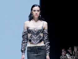 10 Foto Rancangan Busana Hian Tjen Angkat Tenun Songket Samba