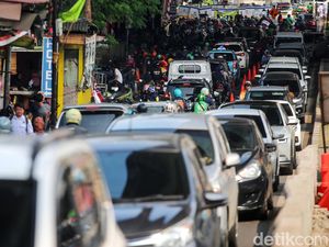 Video: Hujan Pagi-pagi, Jakarta Macet Lagi