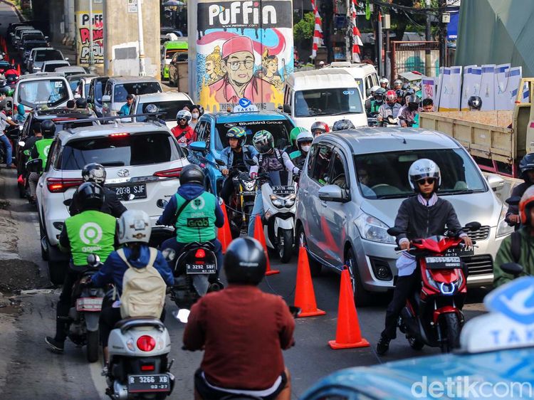 Lalu Lintas di Cipulir Merayap Imbas Proyek Galian