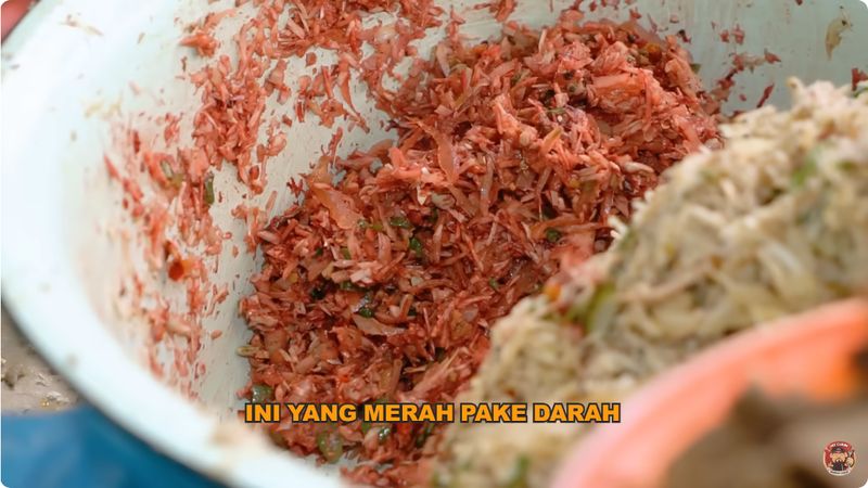 Nenek berusia 90 tahun masih jualan lawar sapi