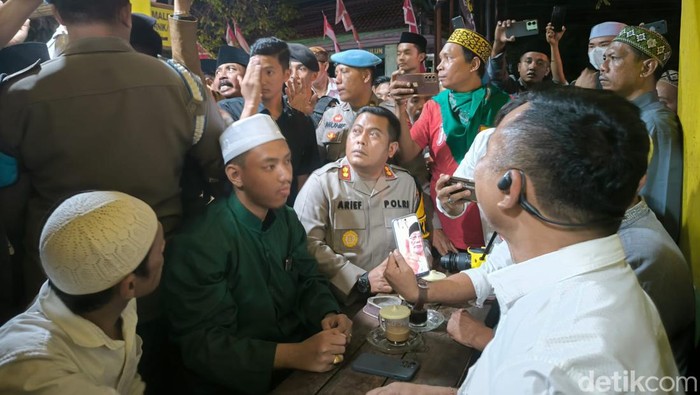 Massa tolak Imaduddin di Gresik