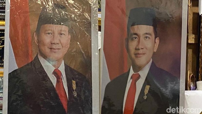 Pedagang Pigura di Surabaya Mulai Kebanjiran Pesanan Foto Prabowo-Gibran