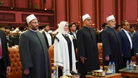 Penasihat Grand Syekh Al-Azhar urusan mahasiswa asing, Dr Nahlah As-Shaeidi, sangat mengapresiasi ikhtiar para pelajar Indonesia khususnya pelajar Al-Azhar dalam berperan menyongsong kemajuan negerinya. Ia juga memberikan wejangan seputar kiat-kiat dalam meraih peradaban, salah satunya adalah hidup moderat. Beliau berujar, “moderasi khususnya dalam beragama merupakan kunci peradaban yang perlu diimplementasikan dalam setiap relung kehidupan.” (Foto: Doc. PPI Dunia)