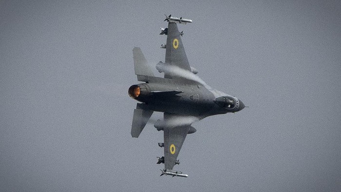 Para pilot Ukraina kerahkan jet tempur F-16  di dalam wilayahnya, saat invasi Rusia terus berlanjut. Pengerahan ini diumumkan oleh Presiden Volodymyr Zelensky.