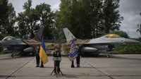 Seperti dilansir Reuters, Senin (5/8/2024), Zelensky dalam pernyataannya pada Minggu 4/8), mengumumkan bahwa jet tempur F-16 mulai dikerahkan dalam operasi militer Ukraina, namun untuk sementara masih sebatas operasi dalam negeri.