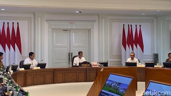Presiden Joko Widodo (Jokowi) menggelar rapat terbatas. (Eva/detikcom)