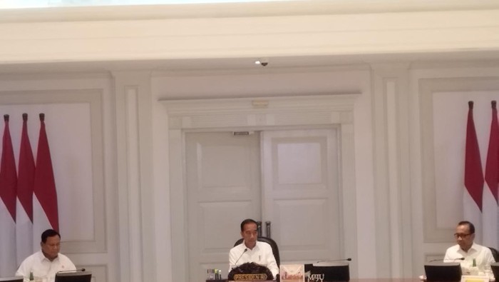 Presiden Joko Widodo memimpin ratas bahas APBN 2025