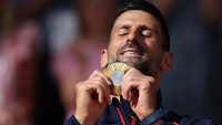Djokovic juga sudah memenangi Piala Davis bersama Serbia pada 2010. Ia memegang rekor sebagai petenis yang paling lama menempati peringkat satu dunia (428 pekan). (REUTERS/Claudia Greco)  