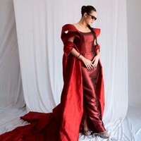 Penampilannya anggun bak dewi atau goddess, yang makin memancarkan pesona kecantiknnya. Foto: Instagram/@wardhanachandra @bubahalfian @raisa6690