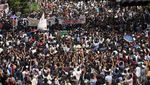 Ribuan Warga Bangladesh Turun ke Jalan Rayakan Mundurnya PM Sheikh Hasina