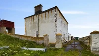 Sebuah rumah yang sempat digunakan sebagai bangunan untuk penjaga mercusuar di Pulau Orkney, Copinsay, Skotlandia dijual seharga 80.000 Pound Sterling atau sekitar Rp 1,6 miliar (kurs Rp 20.637). Foto: Mediadrumimages.com via The Sun