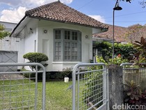 5 Fakta Asal-usul Spanduk Larangan Berfoto di Rumah Milea Dilan