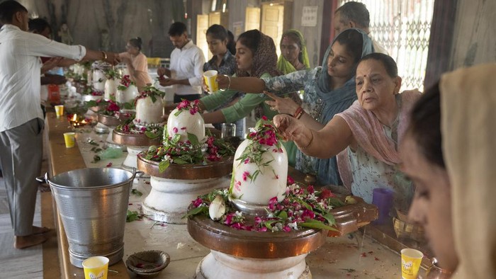 Sawan Somvar, Bulan Suci Umat Hindu di India Dalam agama Hindu, Bulan Sawan merupakan waktu penting yang ditandai dengan berbagai ketaatan dan makna keagamaan. Bulan ini dianggap sebagai bulan pengembangan spiritual dan pengabdian.