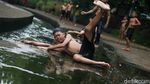 Serunya Bocil Main Perosotan Air di Kanal Tandon Lengkong Wetan Tangsel