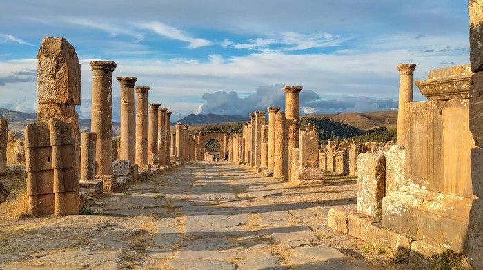 Sisa-sisa Desa Cuicul di Djemila, kawasan arkeologi reruntuhasn Berber-Romawi di Afrika Utara, Situs Warisan Dunia UNESCO, Sétif, Aljazair.