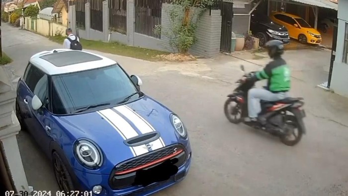 Siswa SMA di Palembang dijambret saat berangkat sekolah.