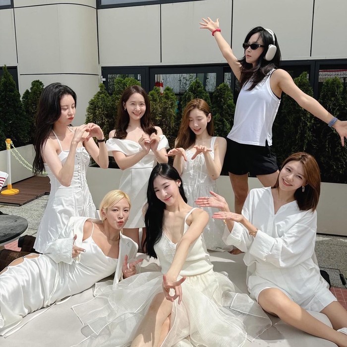 Taeyeon, Tiffany, Yoona, Yuri, Hyoyeon, Seohyun, Sooyoung merayakan ulang tahun ke-17 SNSD tanpa Sunny. Anniversary ke-17 debut grup ini jatuh pada Senin (5/8/2024).