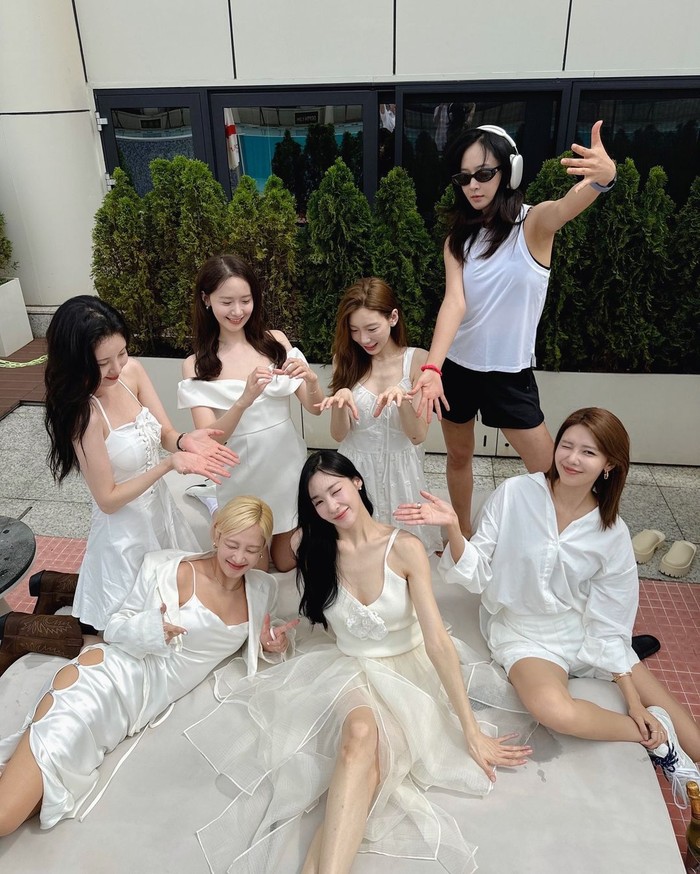 Taeyeon, Tiffany, Yoona, Yuri, Hyoyeon, Seohyun, Sooyoung merayakan ulang tahun ke-17 SNSD tanpa Sunny. Anniversary ke-17 debut grup ini jatuh pada Senin (5/8/2024).