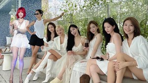 Tapi nggak berarti para member melupakan Sunny. Iseng banget, mereka menempel foto Sunny supaya lengkap 8 member. (Foto: dok. Instagram Member SNSD)