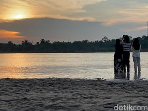 Sungai Batanghari Punya Pantai Setiap Kemarau, Ada Sunset-nya Juga