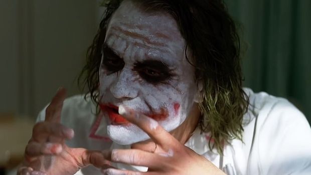 Cuplikan adegan dalam film The Dark Knight.