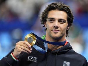 Saat Peraih Medali Emas Olimpiade 2024 Pilih... Rebahan di Rumput