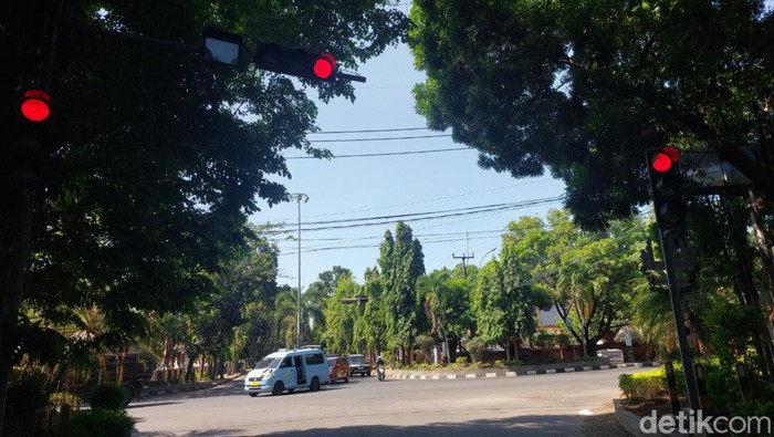 Traffict light di perempatan Komplek Pemkab Cirebon.
