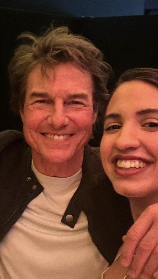 “Tom mengundang Victoria untuk menyaksikannya syuting selama seharian dan itu bukan sesuatu yang biasa lakukan untuk seorang yang baru dikenalnya,” ujar sumber tersebut. (Foto: Instagram/@victoriacanal)