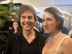 Foto: Keakraban Tom Cruise dan Penyanyi Asuhan Chris Martin, Disebut Pacaran