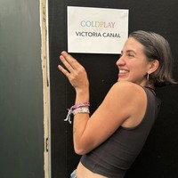 Perempuan tersebut bernama Victoria Kanal. Page Six mengabarkan, keduanya bertemu di Glastonbury Festival 2024 saat Coldplay menjadi salah satu headliner. Aksi panggung mereka diisi dengan duet Chris bersama Victoria yang disaksikan langsung oleh Tom Cruise dari area VIP. (Foto: Instagram/@victoriacanal)
