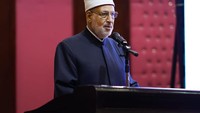 Wakil Grand Syekh Al-Azhar, Asy-Syarif Prof Dr Mohammed Abdul Rahman Ad-Duweiny membuka Simposium Kawasan Timur Tengah dan Afrika (SK Timtengka) 2024 pada Sabtu, 3 Agustus 2024 di Al-Azhar Confrence Center, Kota Nasr, Kairo. (Foto: Doc. PPI Dunia)