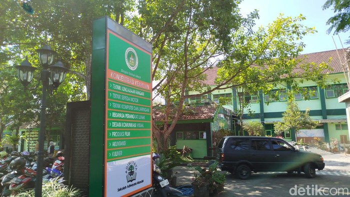 Wakil Kepala Sekolah (Wakasek) Bagian Sarana dan Prasarana SMKN 12 Kota Malang Yusuf Hidayat.