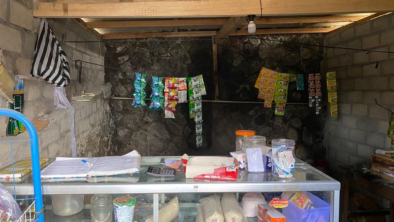 Warung kejujuran di RT 27 RW 09, Dukuh Mbangan, Desa Sidorejo, Kecamatan Kemalang, Kabupaten Klaten.