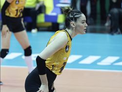 Atlet Voli Turki Zehra Gunes Jadi Idaman Netizen di Olimpiade Paris