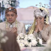 Ade akhirnya melepas masa lajangnya di usia 40 tahun. Diketahui istri Ade Govinda sendiri berprofesi sebagai seorang penyanyi sekaligus presenter. Foto: Instagram/@ade_govinda