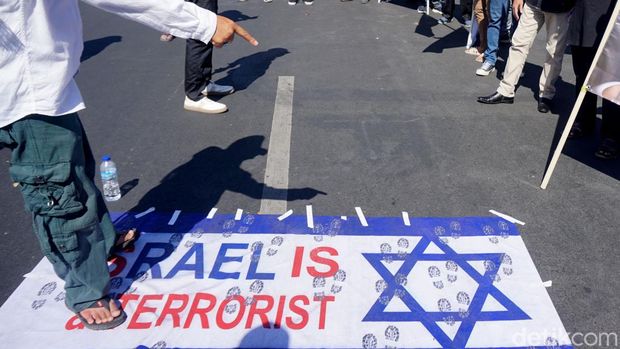 Aksi Bela Palestina di Surabaya