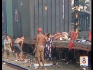 Warga Terekam Buang Sampah ke Kereta Barang, KAI Ingatkan Ancaman Penjara