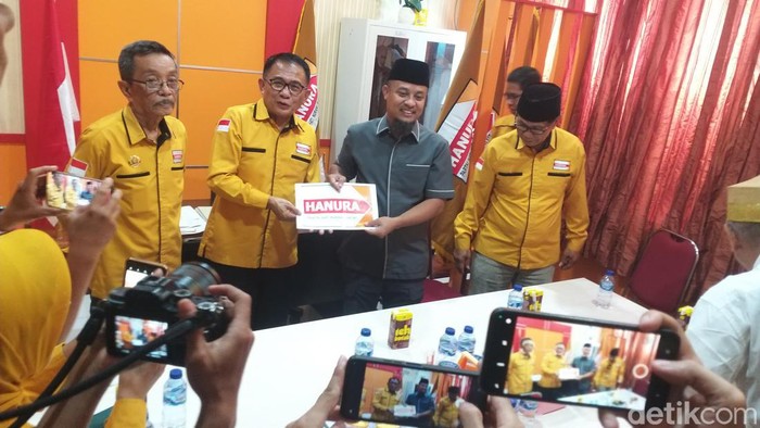 Andi Sudirman Sulaiman (ASS) saat berkunjung ke kantor DPD Hanura Sulsel.